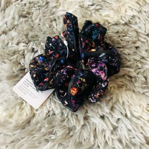 NWT Lululemon Light Locks Scrunchie